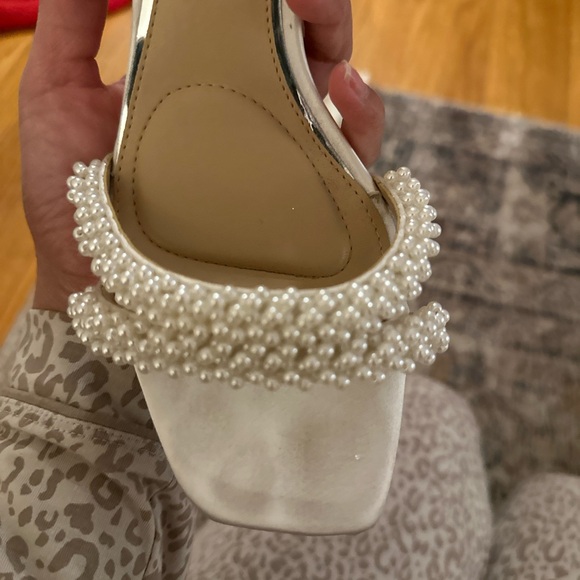 Jewel Badgley Mischka White Pearl Strap Heels - Picture 8 of 9